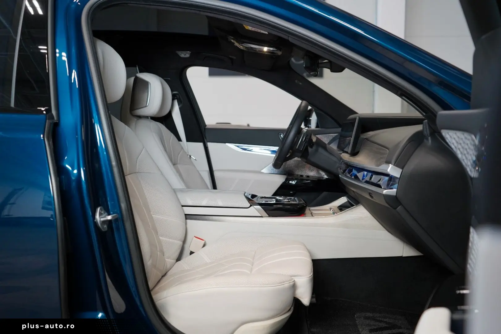 BMW 750e XDRIVE THEATRE HUD SKY-L B&W 110.496€ NETTO