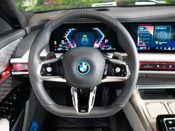 BMW 750e XDRIVE THEATRE HUD SKY-L B&W 110.496€ NETTO