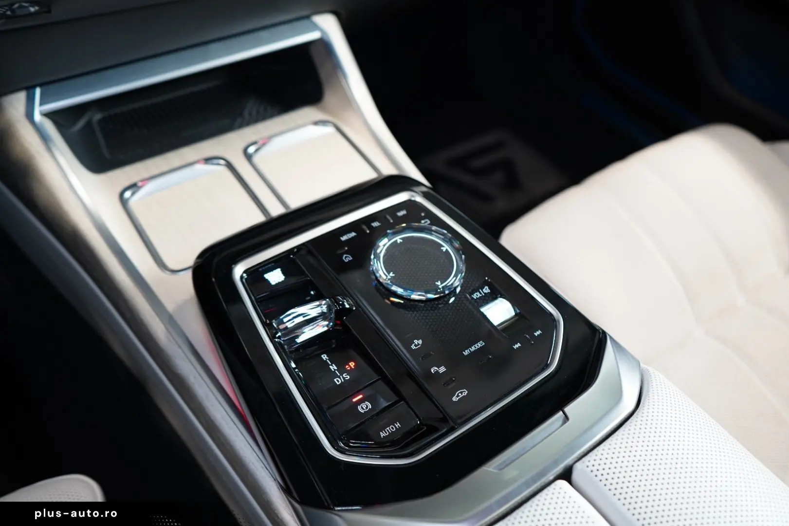 BMW 750e XDRIVE THEATRE HUD SKY-L B&W 110.496€ NETTO