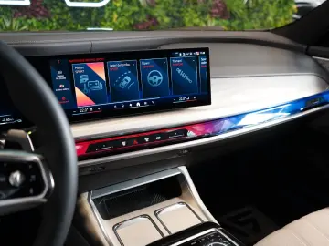 BMW 750e XDRIVE THEATRE HUD SKY-L B&W 110.496€ NETTO