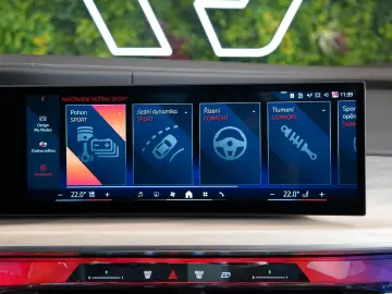 BMW 750e XDRIVE THEATRE HUD SKY-L B&W 110.496€ NETTO