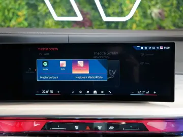 BMW 750e XDRIVE THEATRE HUD SKY-L B&W 110.496€ NETTO