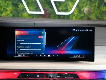 BMW 750e XDRIVE THEATRE HUD SKY-L B&W 110.496€ NETTO