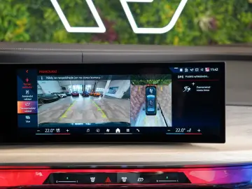 BMW 750e XDRIVE THEATRE HUD SKY-L B&W 110.496€ NETTO