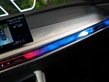 BMW 750e XDRIVE THEATRE HUD SKY-L B&W 110.496€ NETTO