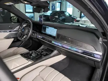 BMW 750e xDrive