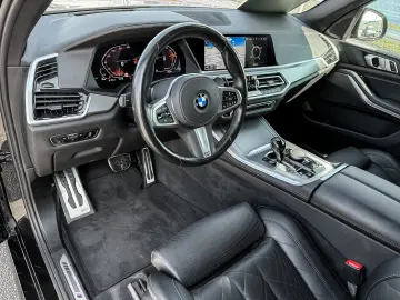 BMW X5 xDrive30d M-SPORTPAKET AHK PANO STANDHEIZUNG