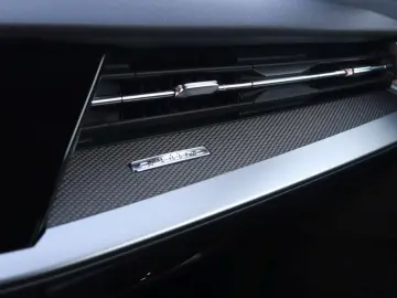 AUDI RS3 Limousine 2.5 TFSI  SPORT-ABGAS MAGNETIC 280