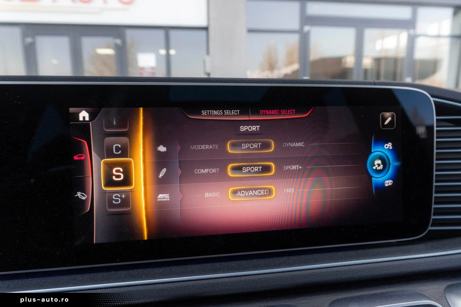 Mercedes-Benz GLE 53 AMG 4Matic _PANO_HUD