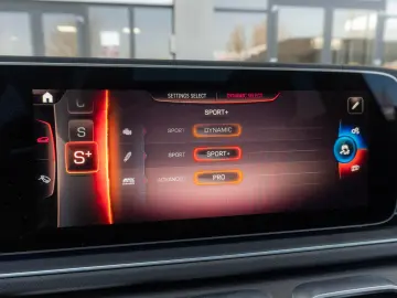 Mercedes-Benz GLE 53 AMG 4Matic _PANO_HUD