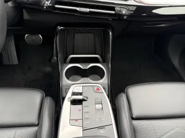 BMW X1 20d xDr MSp Massage H&K HUD Panoramic