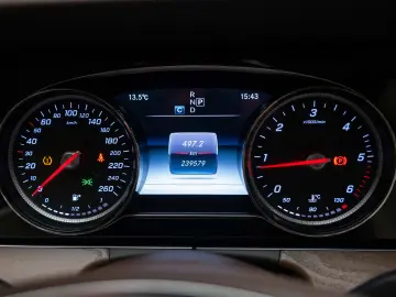 Mercedes Benz E 220D 4m