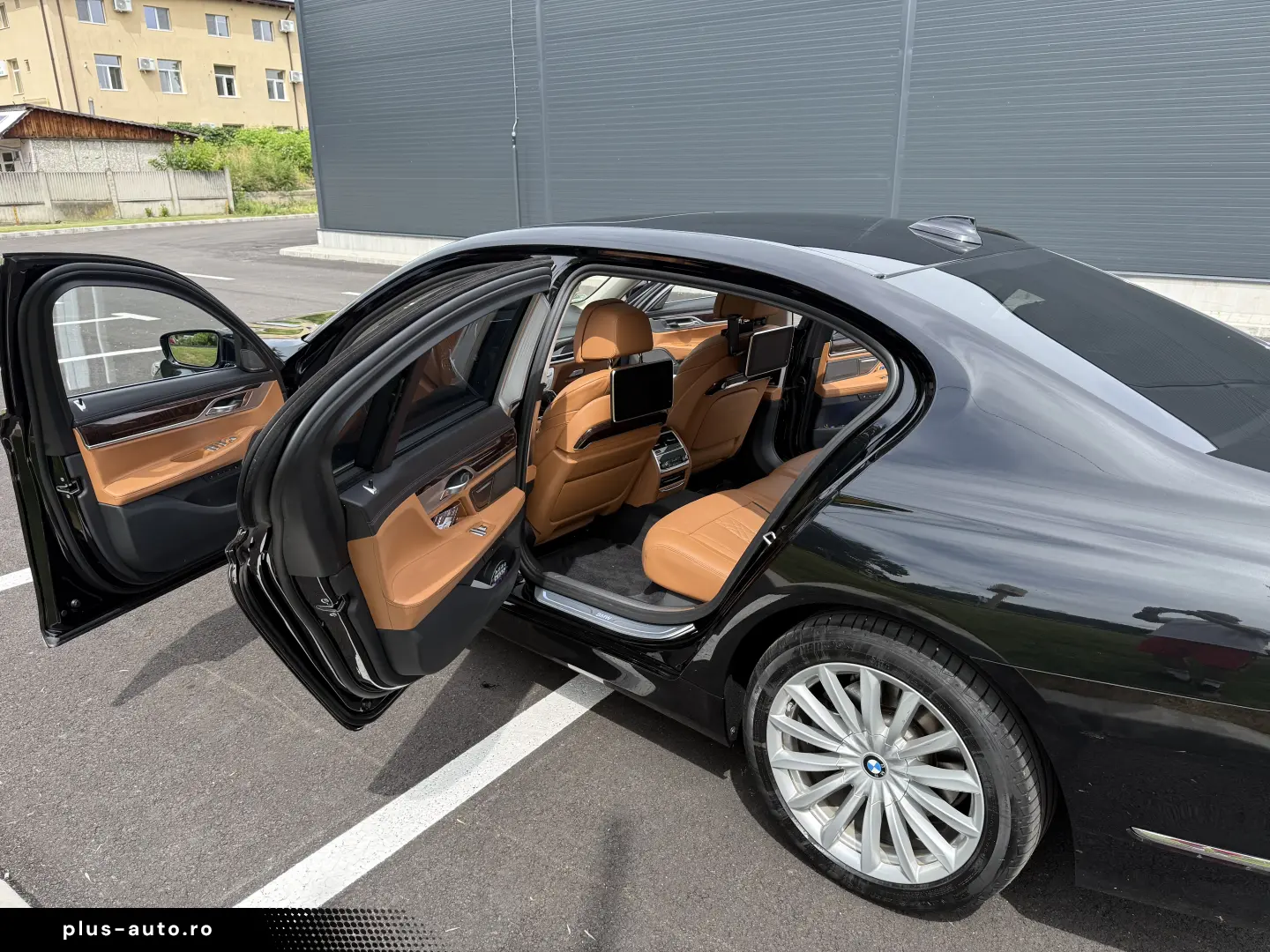 BMW 745