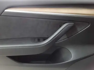 TESLA Model 3 Standard Reichweite Plus