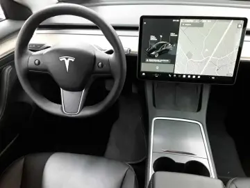TESLA Model 3 Standard Reichweite Plus