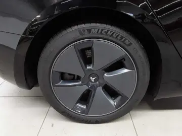 TESLA Model 3 Standard Reichweite Plus