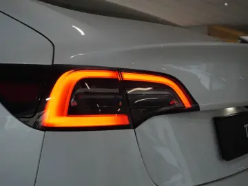 TESLA Model 3 LONGRANGE DUAL-MOTOR NAVI KAMERA PANO SH