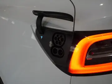 TESLA Model 3 LONGRANGE DUAL-MOTOR NAVI KAMERA PANO SH