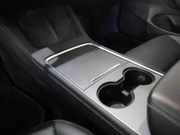 TESLA Model 3 LONGRANGE DUAL-MOTOR NAVI KAMERA PANO SH