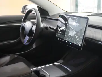 TESLA Model 3 LONGRANGE DUAL-MOTOR NAVI KAMERA PANO SH
