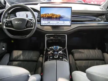 BYD TANG FLAGSHIP 24  LED PANO Sitzklima KLIMA HUD