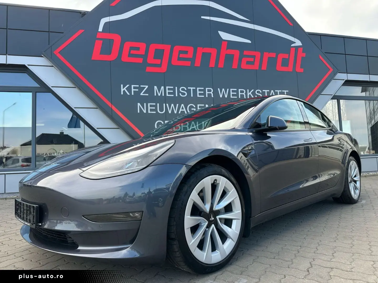 TESLA Model 3 RWD Standard Range Facelift Matrix