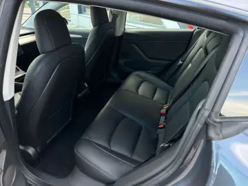 TESLA Model 3 RWD Standard Range Facelift Matrix