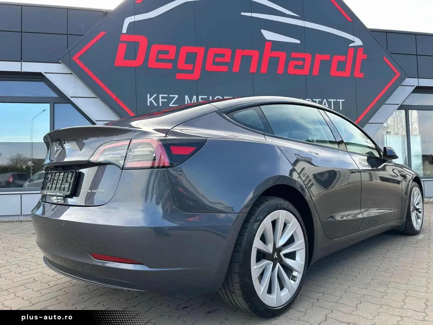 TESLA Model 3 RWD Standard Range Facelift Matrix