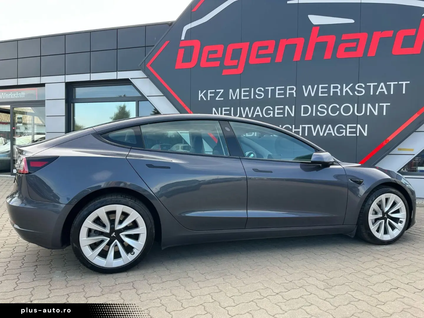 TESLA Model 3 RWD Standard Range Facelift Matrix