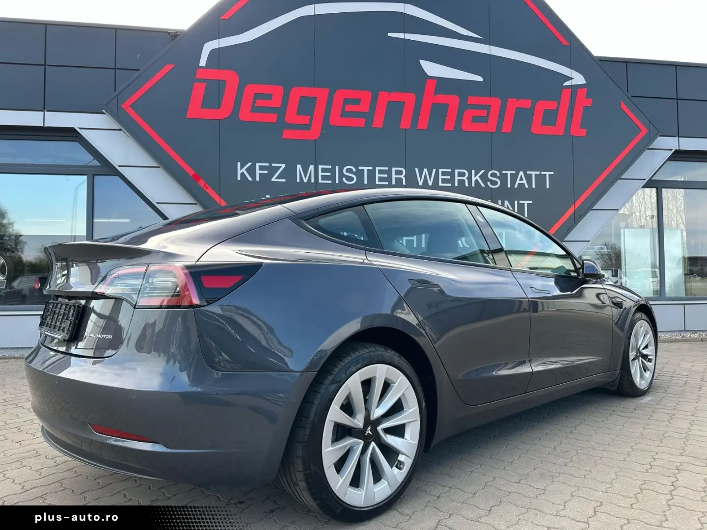 TESLA Model 3 RWD Standard Range Facelift Matrix