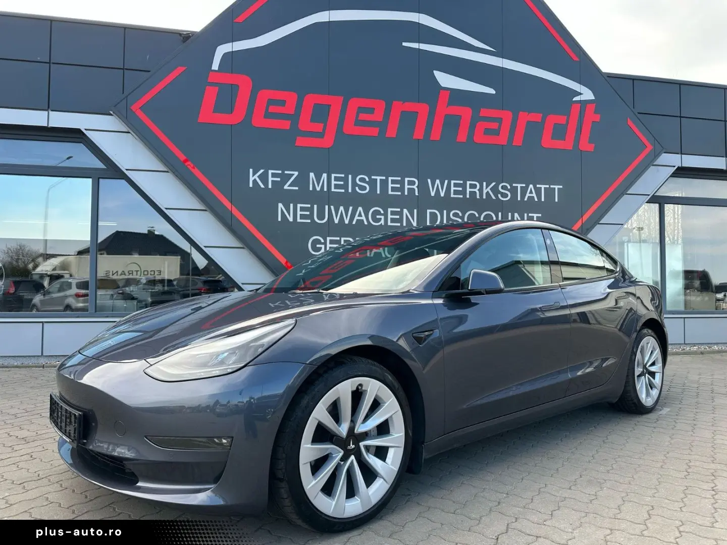 TESLA Model 3 RWD Standard Range Facelift Matrix