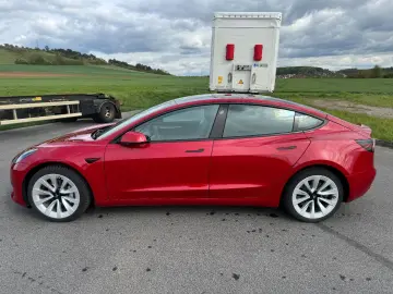 TESLA Model 3 RWD Allwetter 60 kWh Neuwertig Mwst