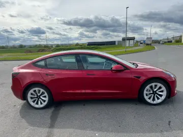 TESLA Model 3 RWD Allwetter 60 kWh Neuwertig Mwst