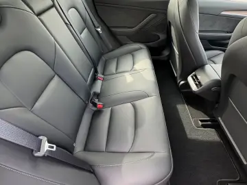 TESLA Model 3 RWD Allwetter 60 kWh Neuwertig Mwst