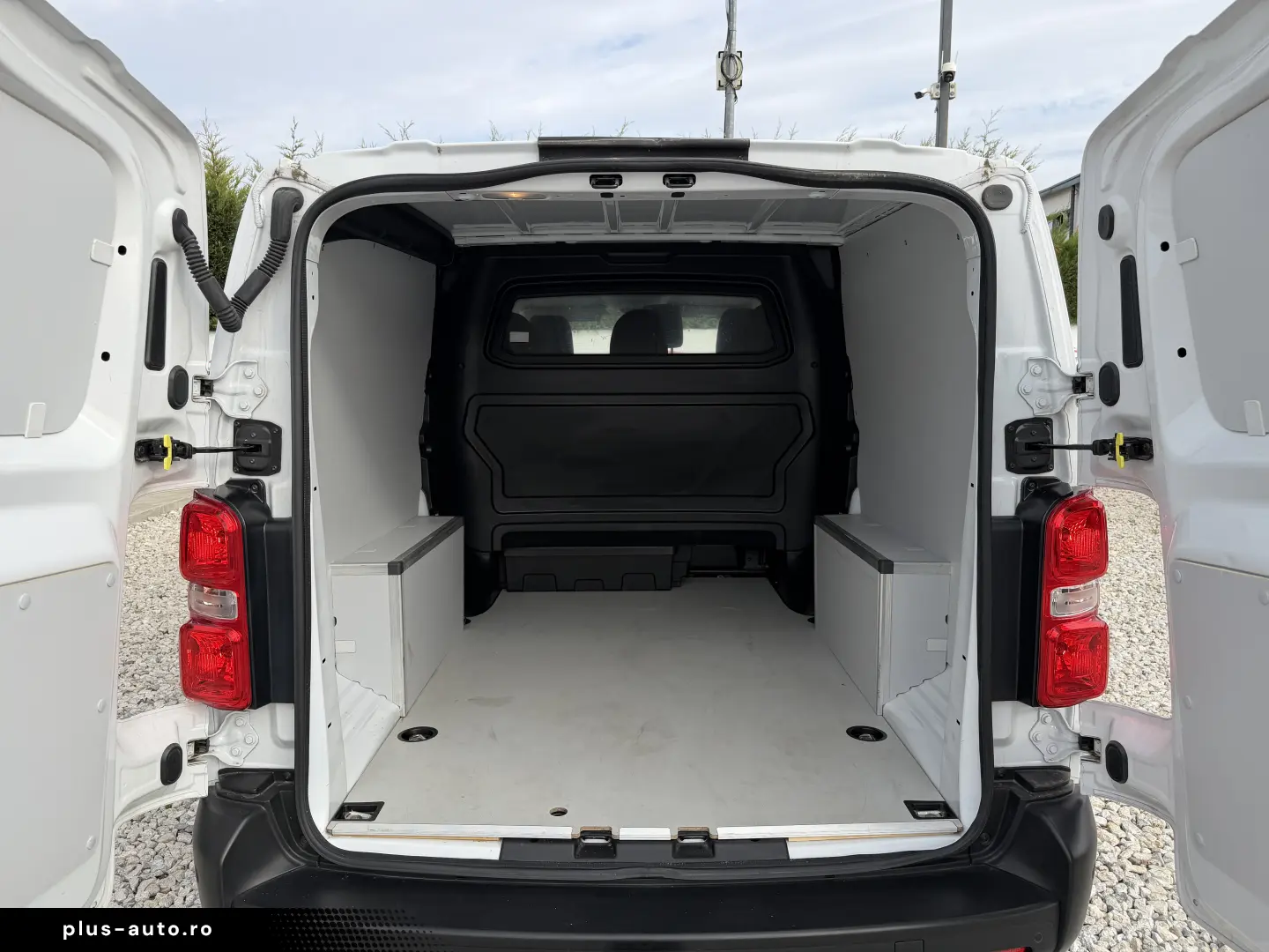 PEUGEOT EXPERT AUTOMAT 6 LOCURI 2024