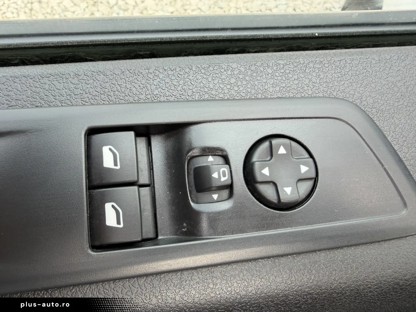 PEUGEOT EXPERT AUTOMAT 6 LOCURI 2024