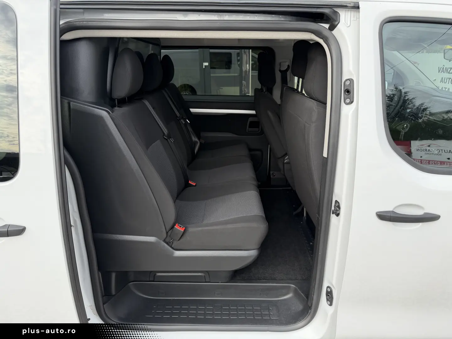 PEUGEOT EXPERT AUTOMAT 6 LOCURI 2024