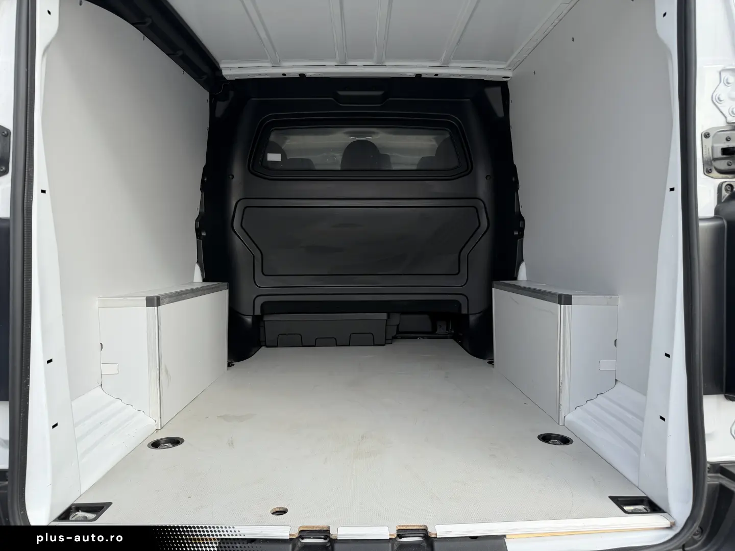 PEUGEOT EXPERT AUTOMAT 6 LOCURI 2024