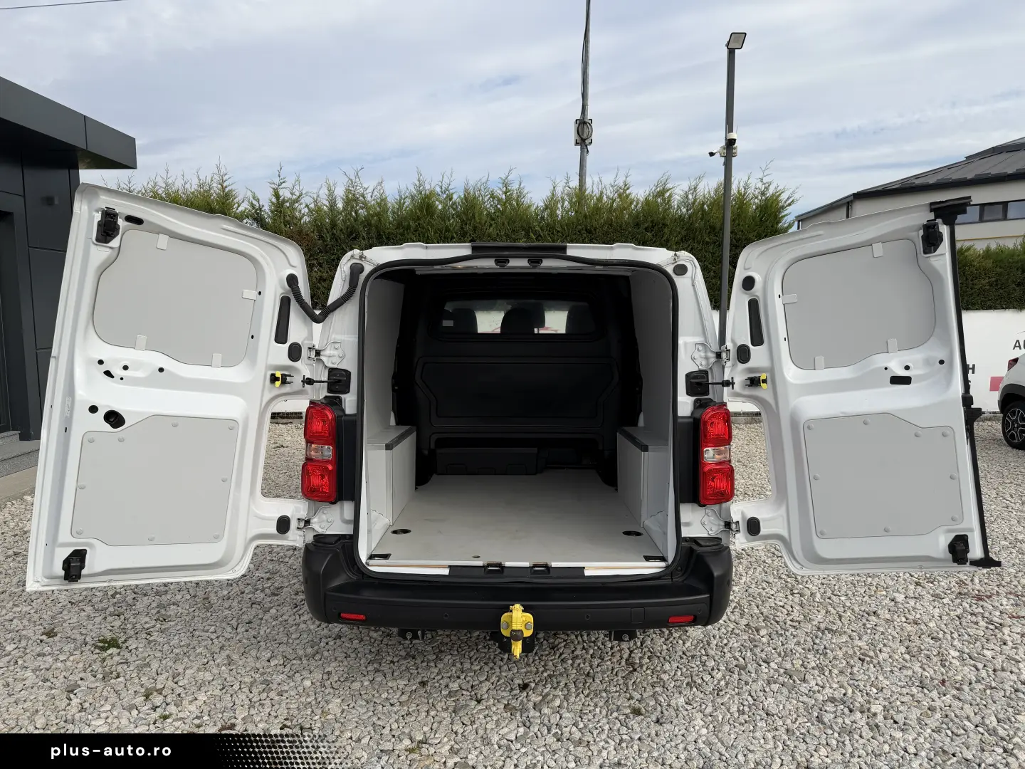 PEUGEOT EXPERT AUTOMAT 6 LOCURI 2024