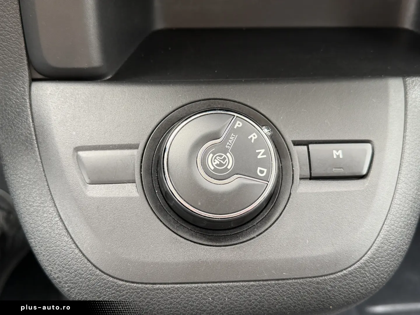 PEUGEOT EXPERT AUTOMAT 6 LOCURI 2024