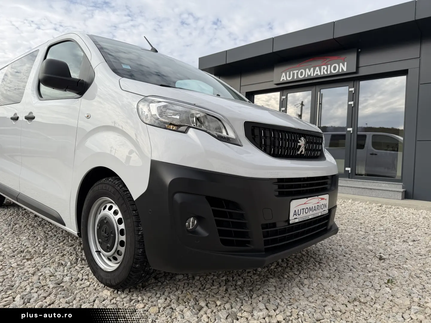 PEUGEOT EXPERT AUTOMAT 6 LOCURI 2024