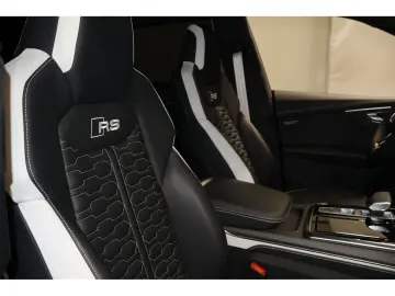 AUDI RS Q8 4.0 TFSI UPE187 FACELIFT Pano  B&OAdv Lase