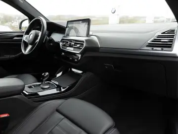 BMW X4 xDrive 30d M-Sport FACEL. PANO AHK HUD 360