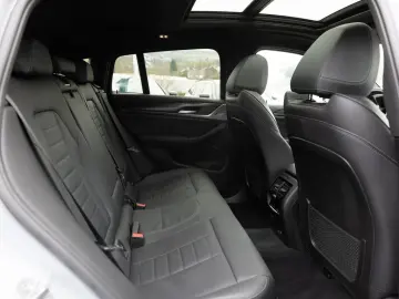 BMW X4 xDrive 30d M-Sport FACEL. PANO AHK HUD 360