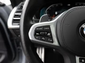 BMW X4 xDrive 30d M-Sport FACEL. PANO AHK HUD 360