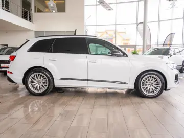 Audi Q7 3.0TDI Quattro Tiptronic  S-Line  - 7 Locuri