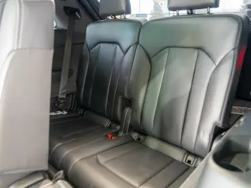 Audi Q7 3.0TDI Quattro Tiptronic  S-Line  - 7 Locuri