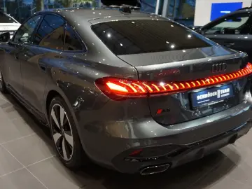 AUDI A5 Limousine TFSI S-line Matrix ACC AHKSitze Mem