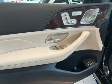 MERCEDES-BENZ GLS 400 d AMG Paket   Standheizung  Pano