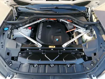 BMW X5 xDrive50e M Pack H&K  360  Jante 22   Carlig